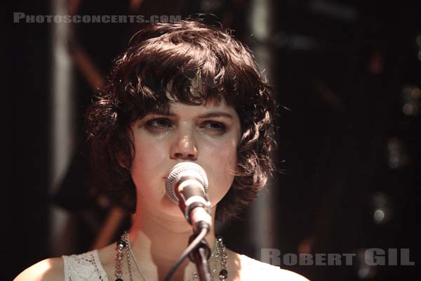 SOKO - 2007-10-04 - PARIS - La Fleche d'Or - 